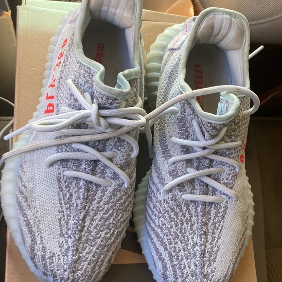 Yeezy boost 350 2v mid condition fairly new only worn twice - Picture 2 of 3